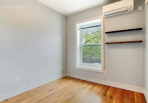 4th image of 1078 Park Pl APT 2