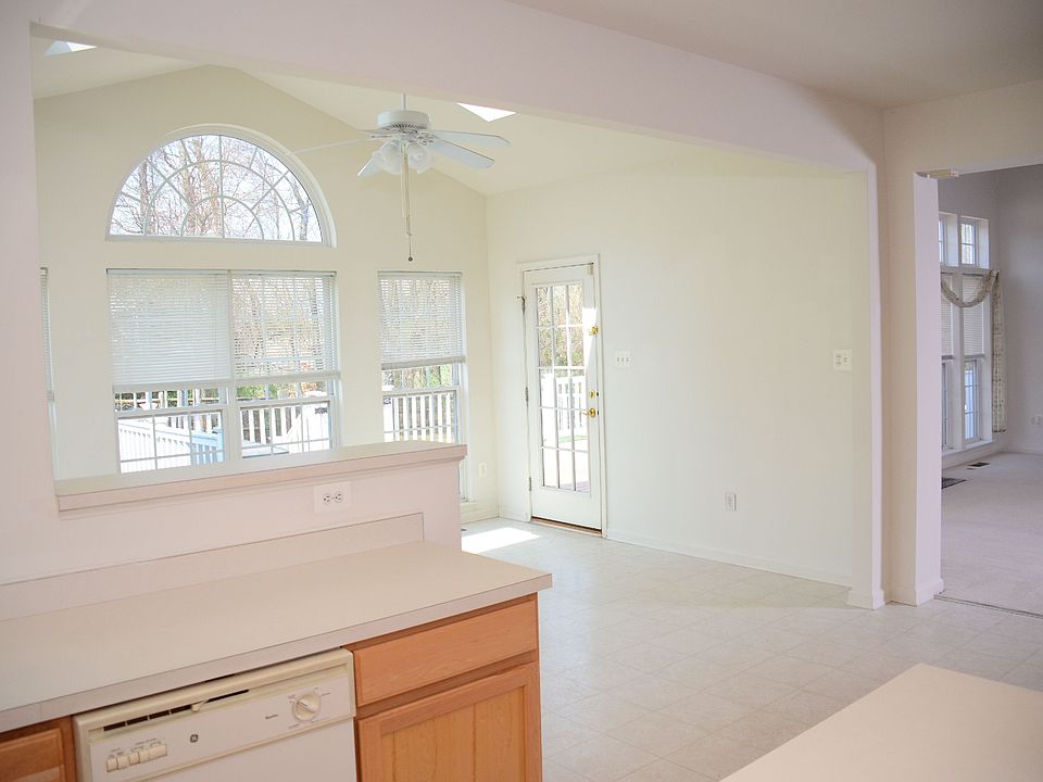 sun/morning room off kitchen