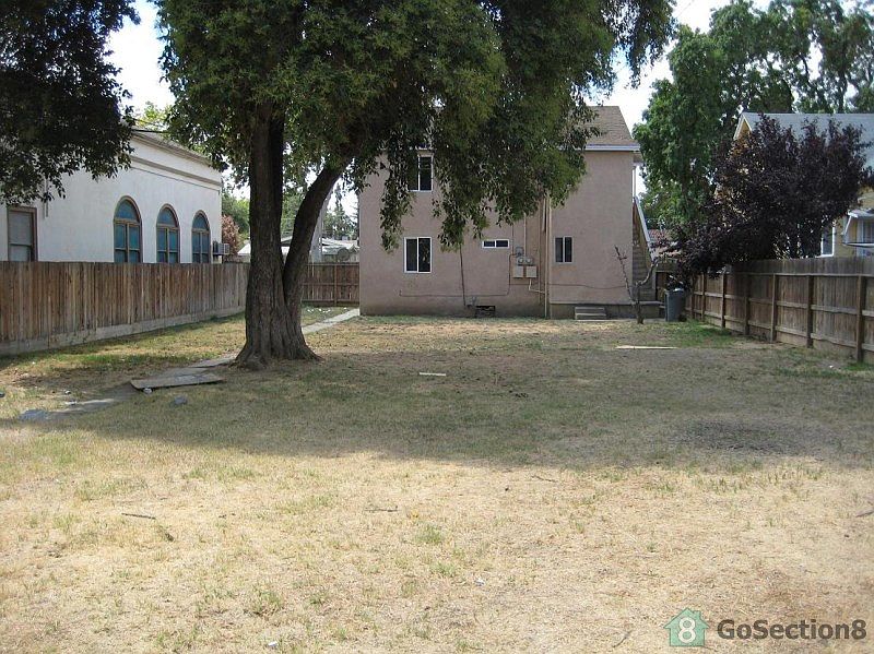 2nd image of 223 W 20th St