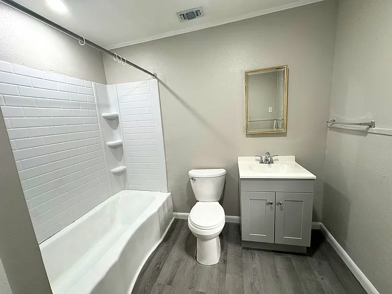 372 Fredonia St — Photo 10
