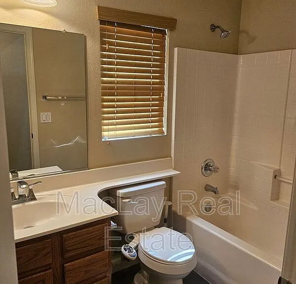 2711 W Megan St — Photo 14