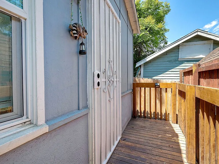 2744 Treat St — Photo 2