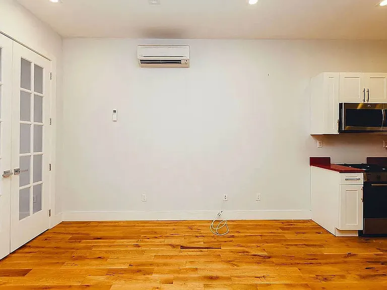 182 Suydam St #2R — Photo 4