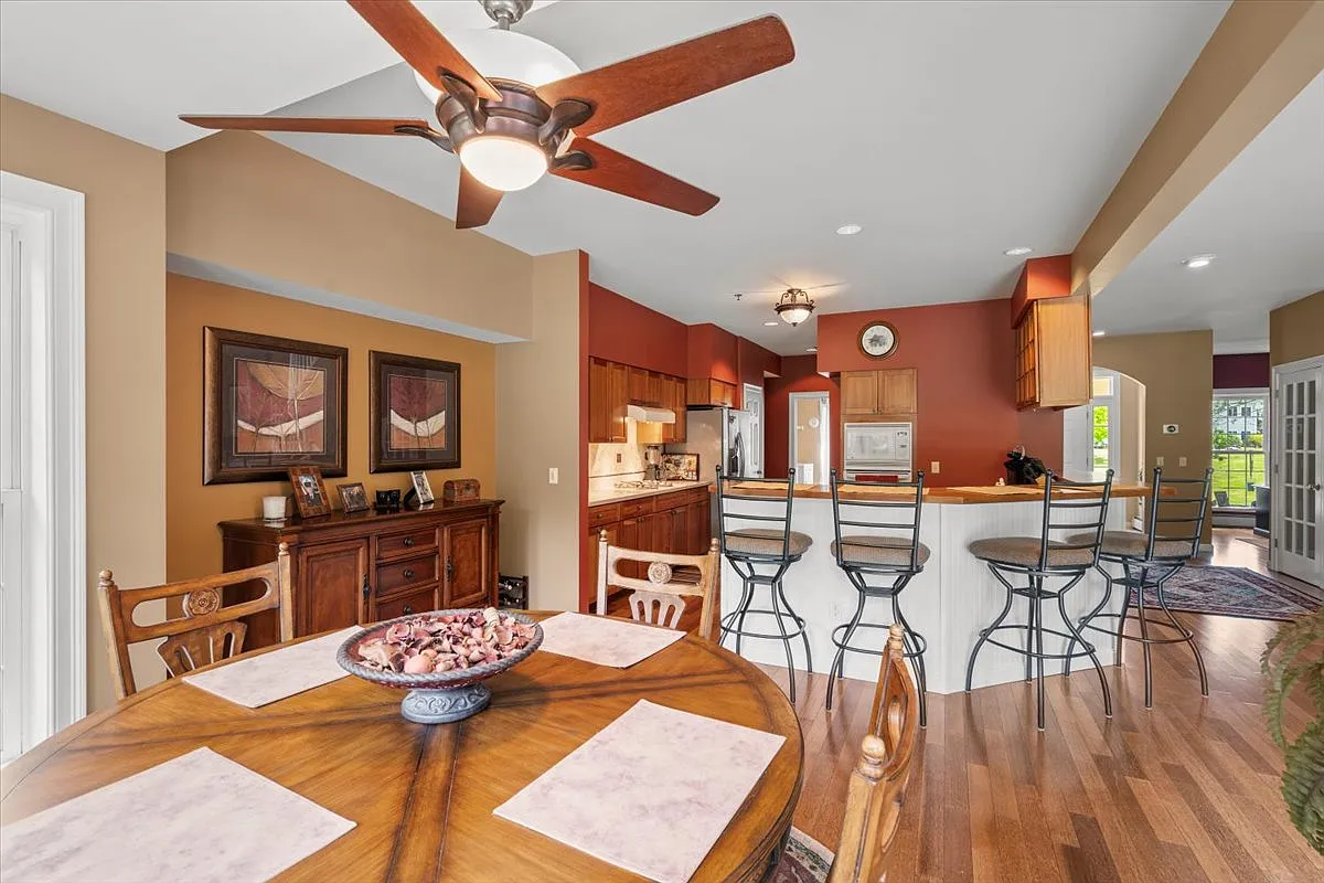 4 bed, 3900 sqft, $7,000 — Photo 2