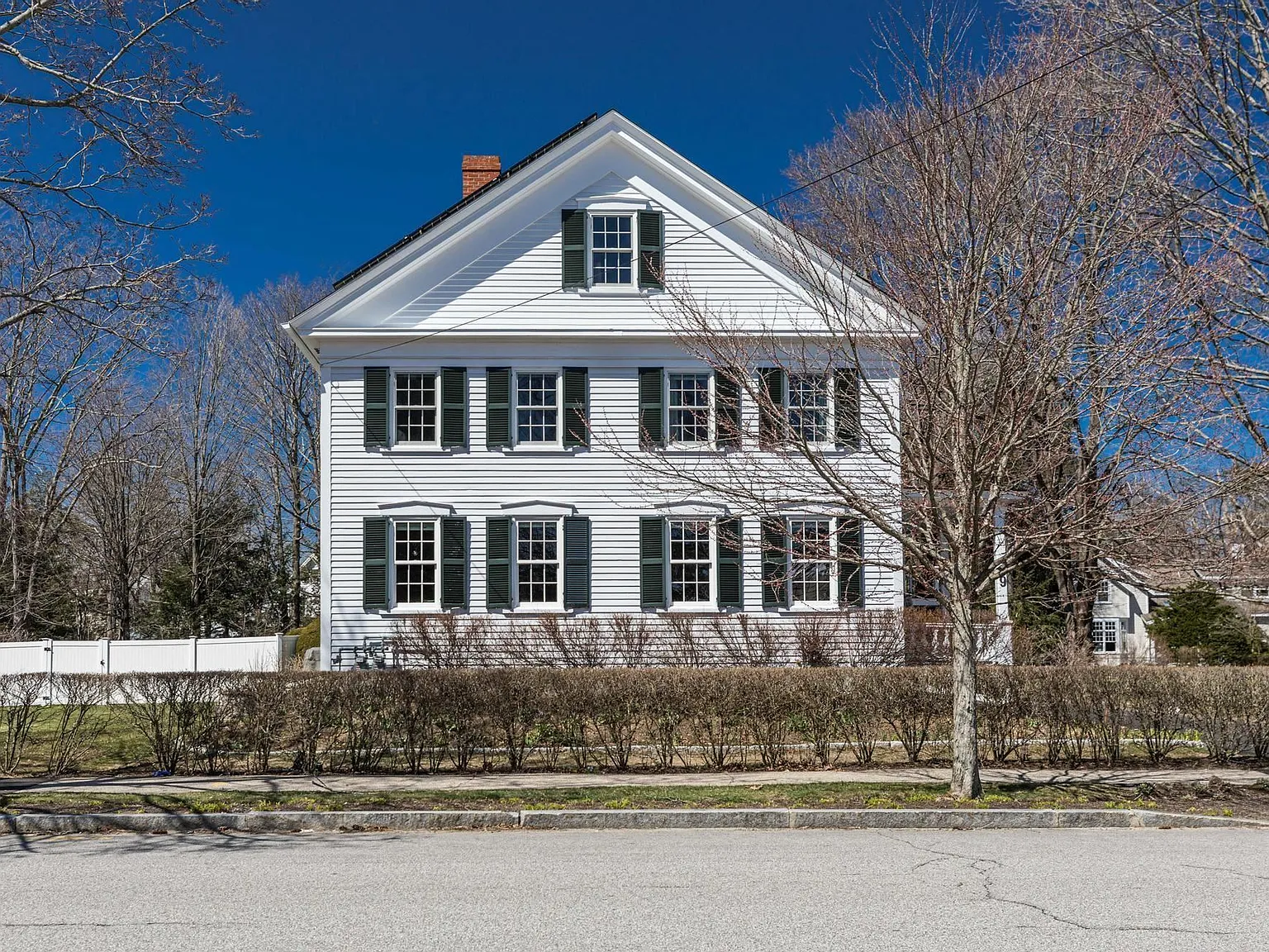 4 bed, 3.5 bath, 3602 sqft, $7,500 — Photo 3