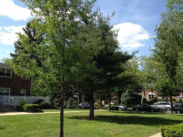 2nd image of 22434 Kingsbury Ave