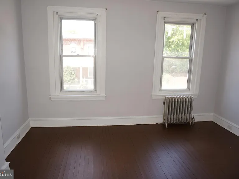 124 Knox St — Photo 12