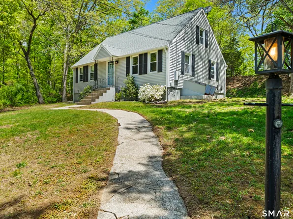 14 Church Street, Sprague, CT 06330