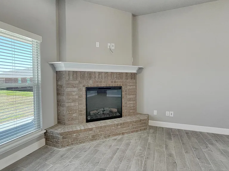 300 Oak Ave — Photo 6