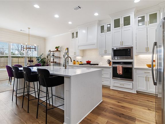 4th image of 2709 Nova Ave