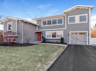 676 Pine St, Deerfield, IL 60015