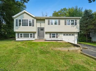 41 Paula Dr, Washington Twp., NJ 07853