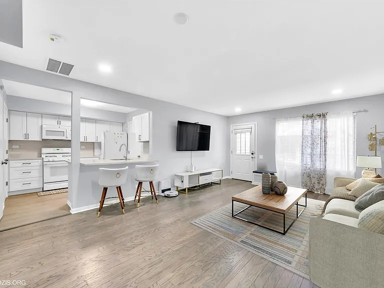 441 Yorktown Ct #441 — Photo 5