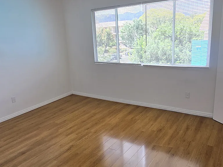 533 W California Ave #5 — Photo 5