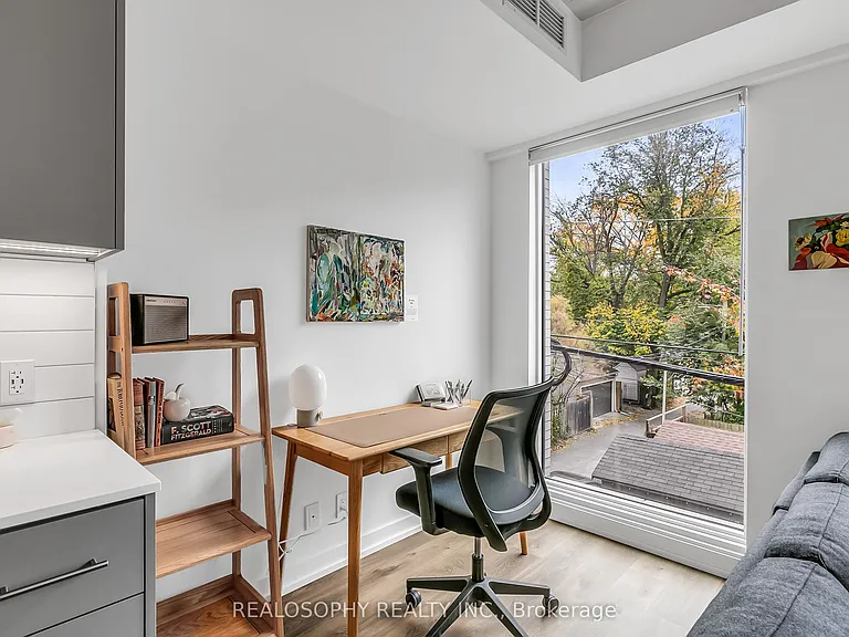115 Larchmount Ave #210 — Photo 5