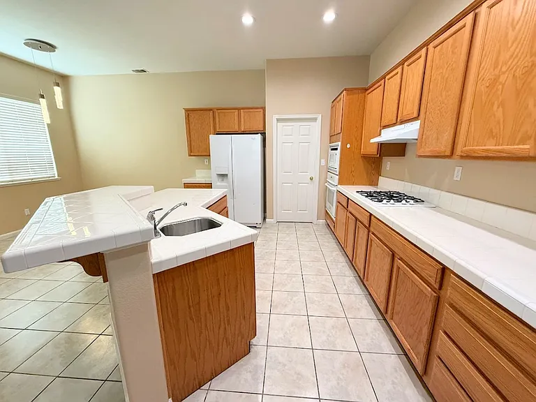 405 Hearst Dr — Photo 5