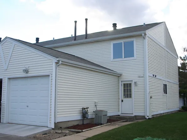 367 Meadow Green Ln, Round Lake Beach, IL 60073