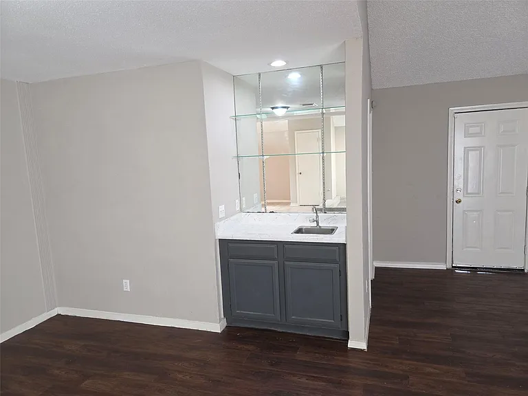 6303 Gladewell Dr — Photo 8