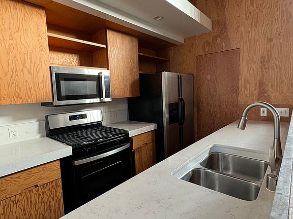 2nd image of 6415 Willoughby Ave #6415