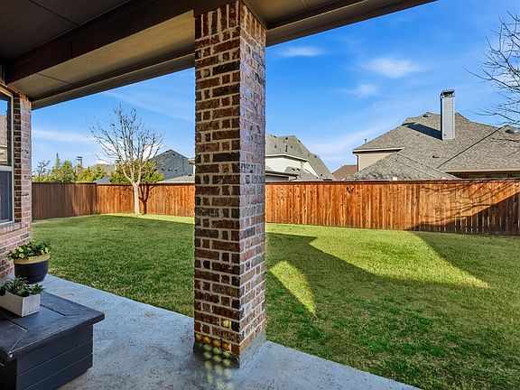 5th image of 1008 W Bluff Way