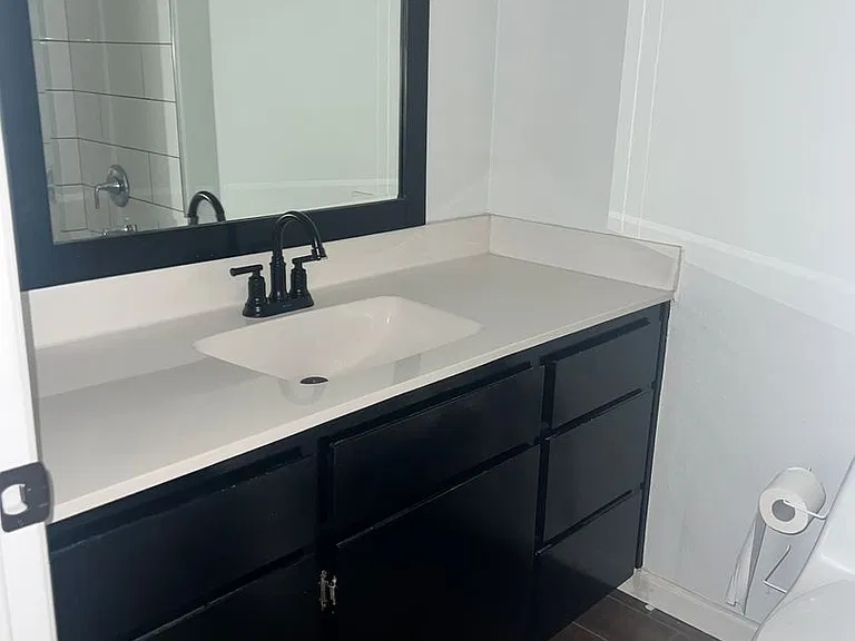 422 W 6th St — Photo 13