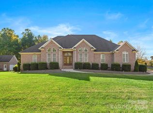 107 Evening Shadow Rd, Lake Wylie, SC 29710