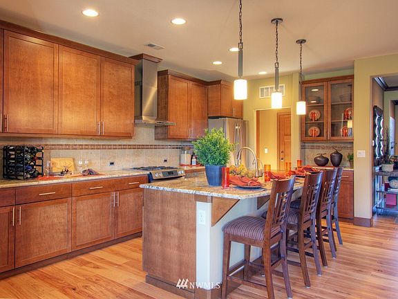 5th image of 4950 Orcas Street NE