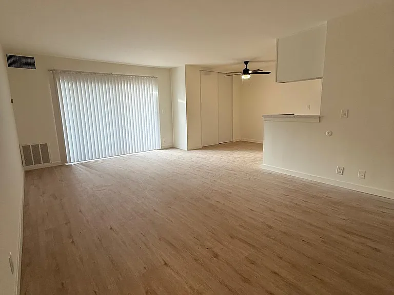 14401 Hartsook St — Photo 12