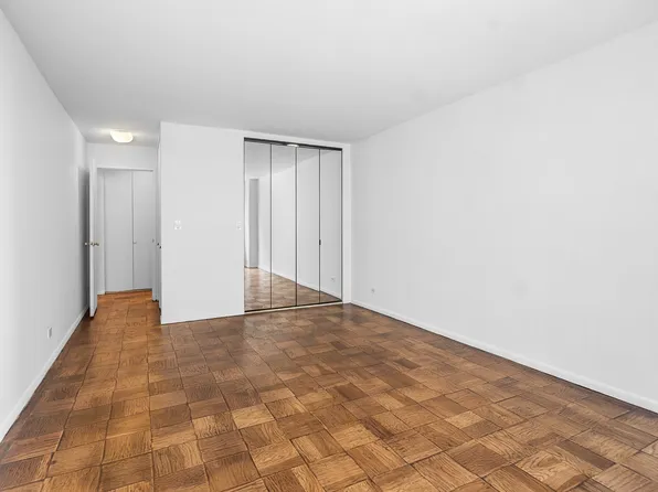 225 East 57th Street 6J image 6 of 7
