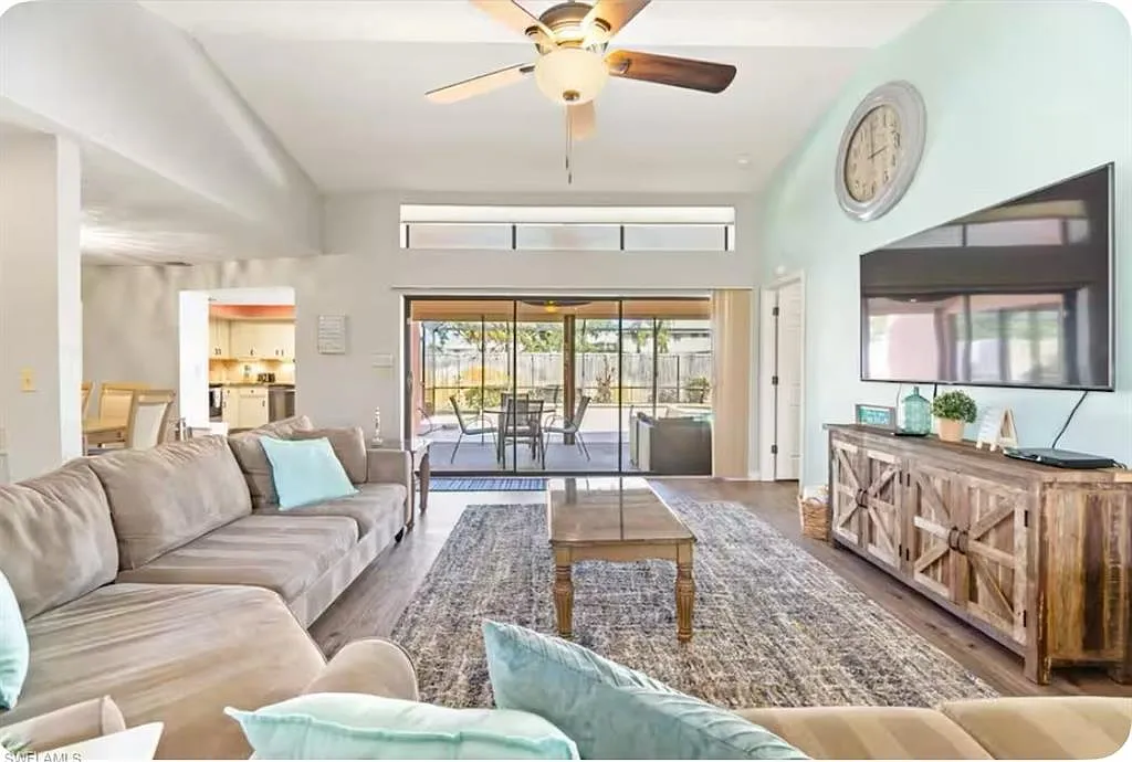 3 bed, 2.0 bath, 1552 sqft, $9,500 — Photo 3