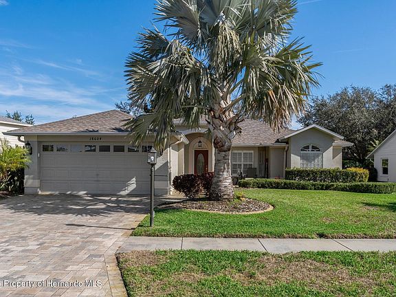 3rd image of 18604 Myrtlewood Dr