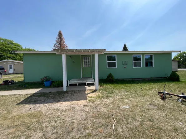 1 Clubhouse Dr, Kincheloe, MI 49788