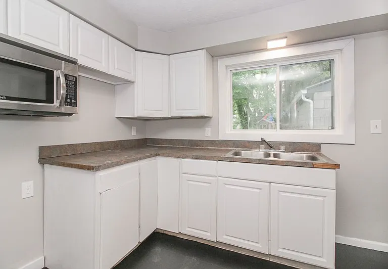 838 Hazel St — Photo 7