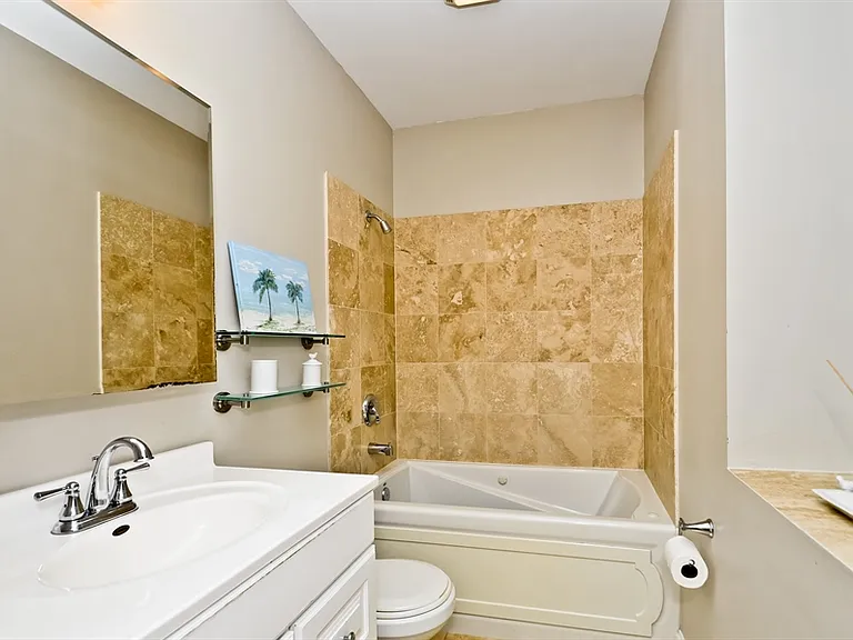 958 N Leavitt St #3 — Photo 6