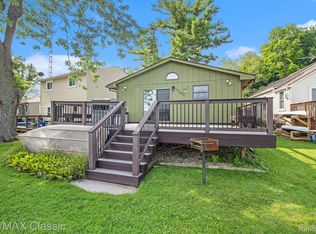 2701 Melvin Rd, Pinckney, MI 48169