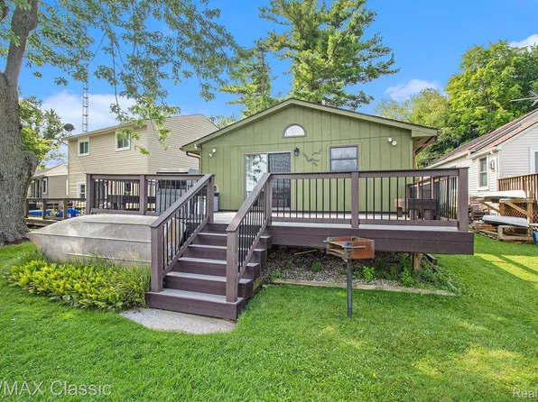 2701 Melvin Rd, Pinckney, MI 48169