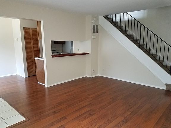 5th image of 2632 Woodview Ct