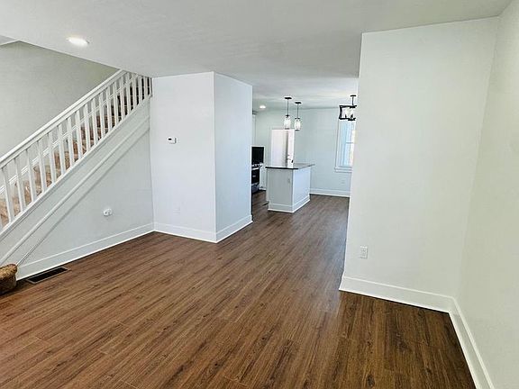 5th image of 485 Robbins St