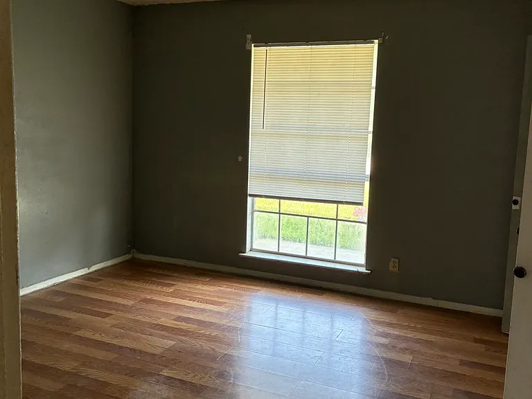 2922 North Ave #4 — Photo 4