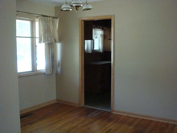 2nd image of 323 Broadview St