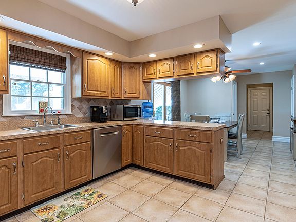 3rd image of 125 Timothy Ln