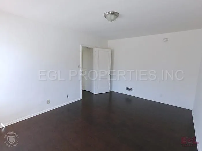 925 S Le Doux Rd #1 — Photo 4