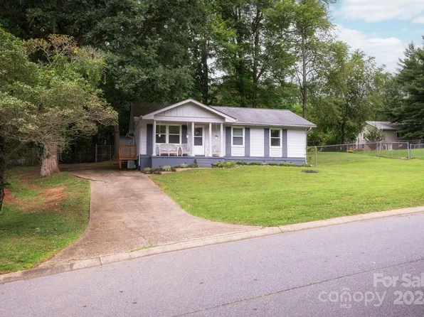 6 Guinevere Ct, Asheville, NC 28806