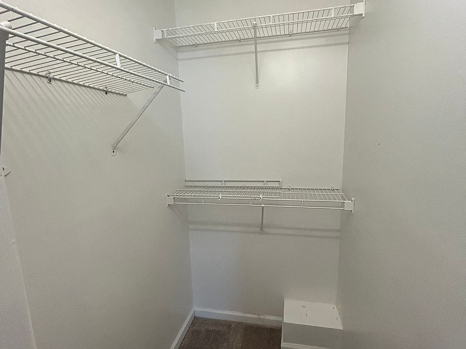 Guest walk-in closet
