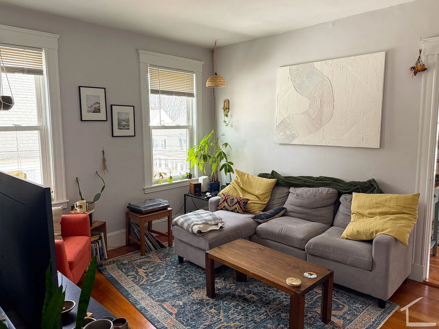 Beautiful Sunny Brighton 3-Bed w/ Parking — Photo 2