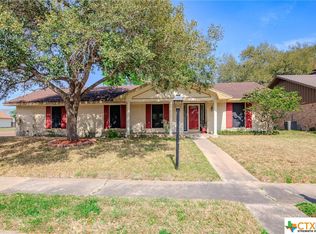 1807 Plantation Rd, Victoria, TX 77904
