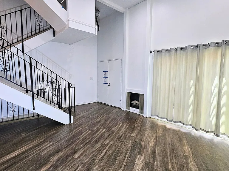 1139 W Badillo St #B — Photo 2
