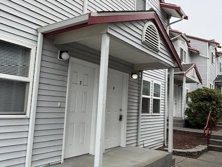 3208 Hoyt AVE Everett, WA 98021 — Photo 2