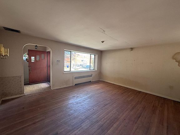 4th image of 836 Strahle St