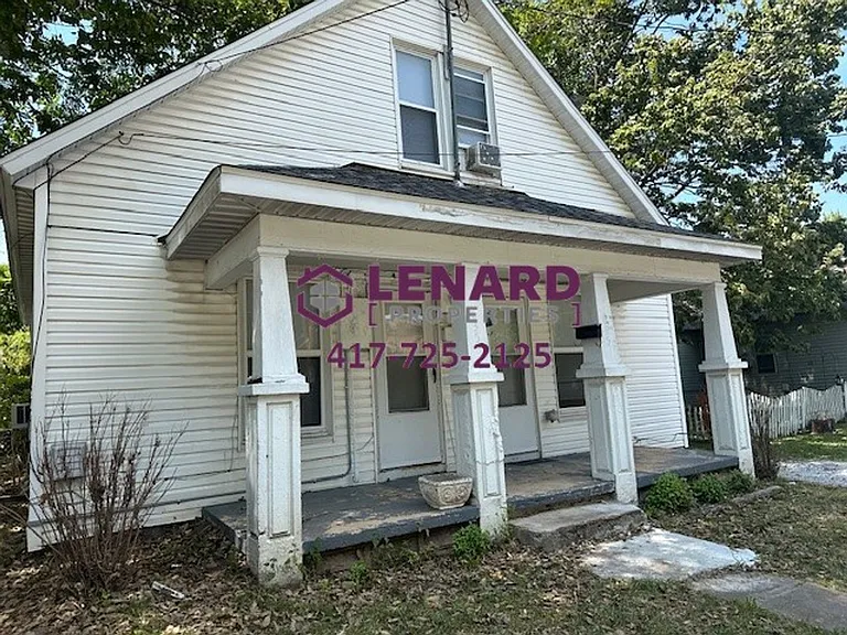 635 S Douglas Ave — Photo 1